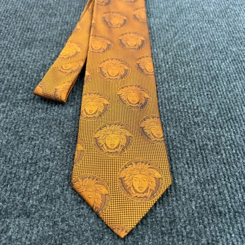 GIANNI VERSACE Vintage Gold Blue Silk Tie‎ Medusa Head Medallion Print 58 X 3.5